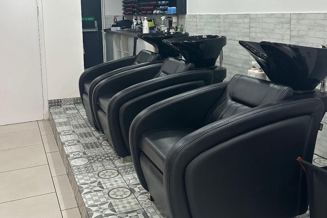 Cellys Unisex Hairsalon Bristol, The Cotswolds