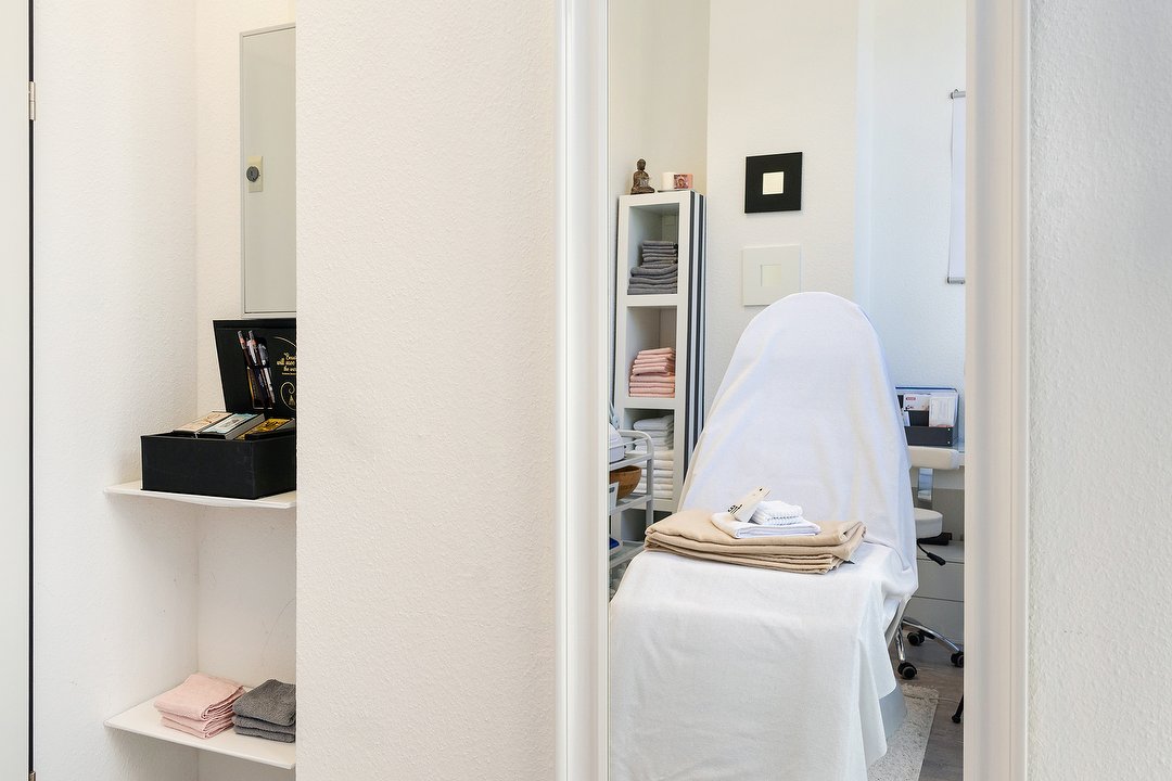 Mihaela Kosmetik, Essen