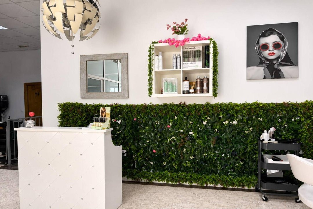 Be Uniq Vynails, Marbella