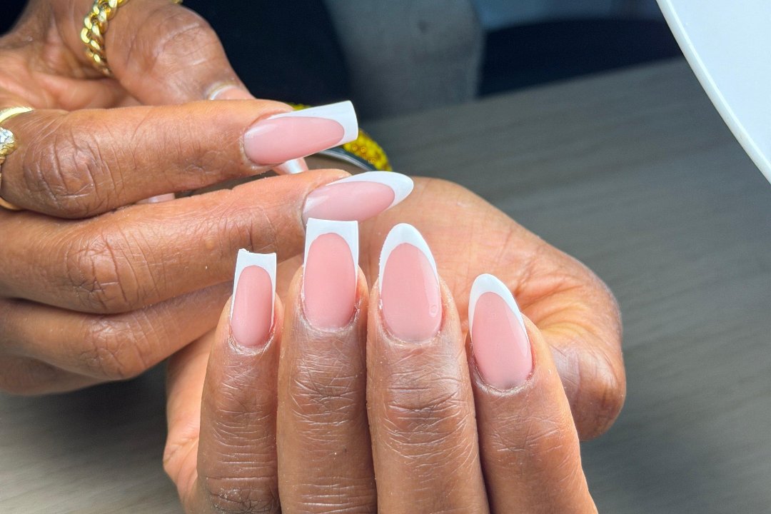 Yuneiky Beauty & Nails, Kreis 6, Zürich