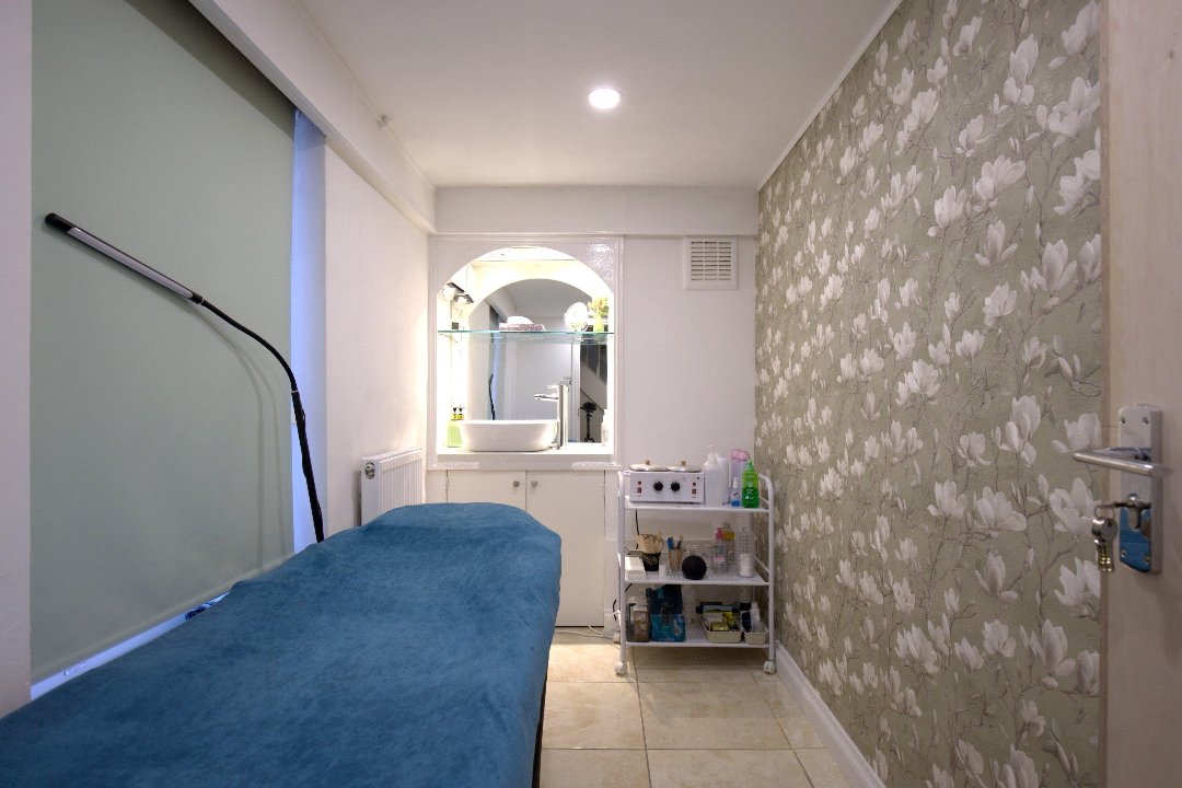 Breathless Beauty, Fulham, London
