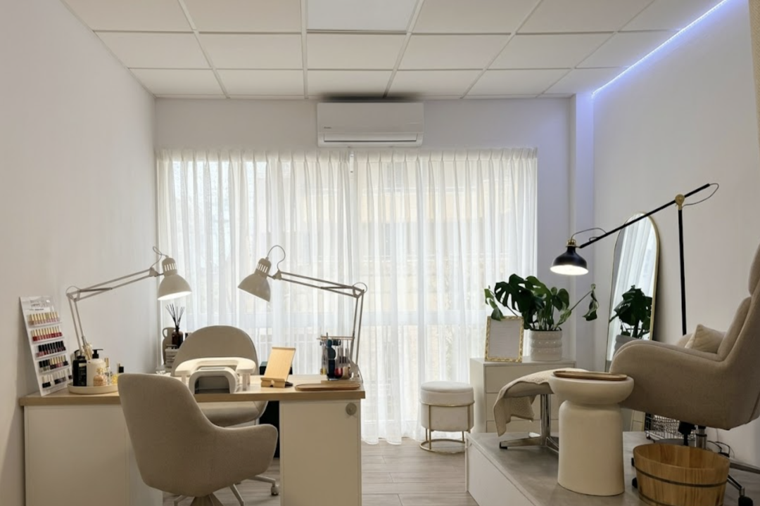 Dress Your Nails Beauty Studio, Marbella