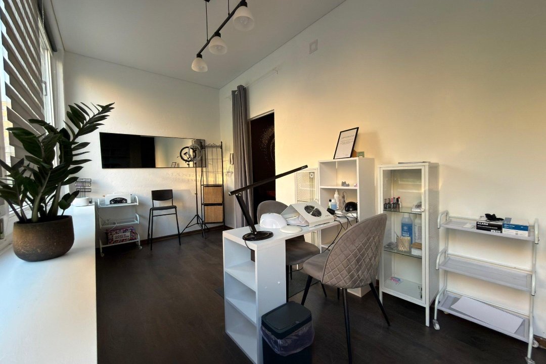 Glossip | Manikiūro studija, Vilkpede, Vilnius