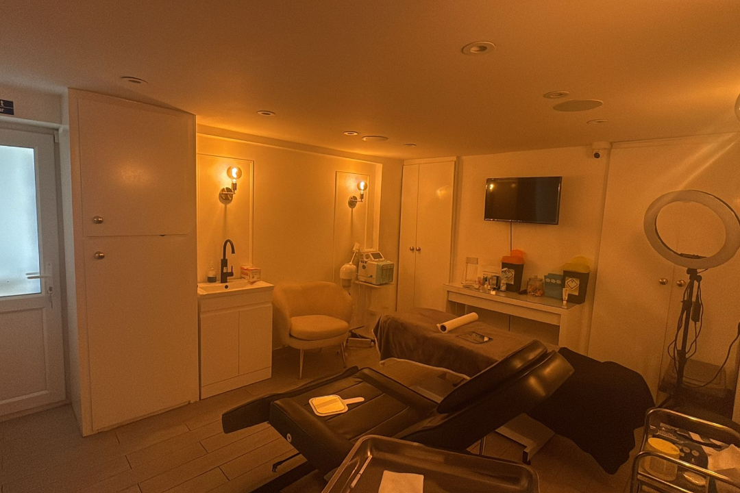 Crystalline Clinic, Surrey Quays Shopping Centre, London
