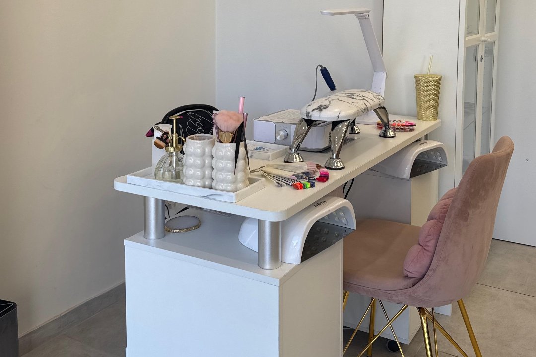 Beauty Salon Spa NAILS Andreea, Hôpital Français, Berchem-Sainte-Agathe