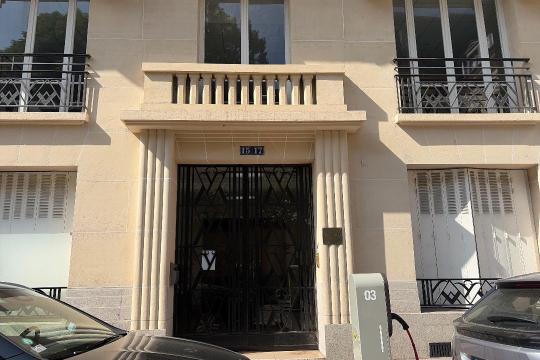 Ely'skin Paris, Avenue des Champs-Elysées, Paris