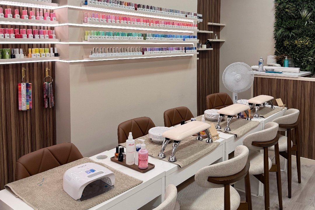 Veluxia, Fortis Green, London