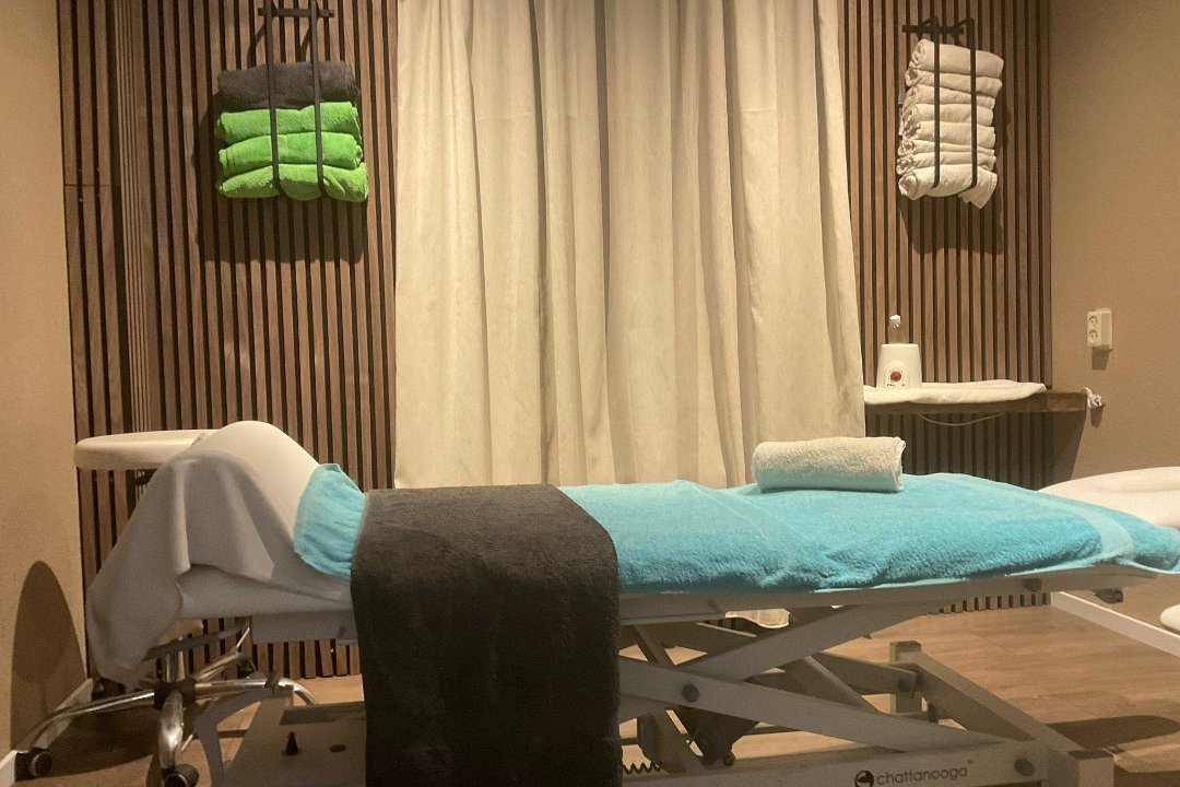 Massage/cupping praktijk Peter van Berkel, Industrieweg, Noord-Brabant