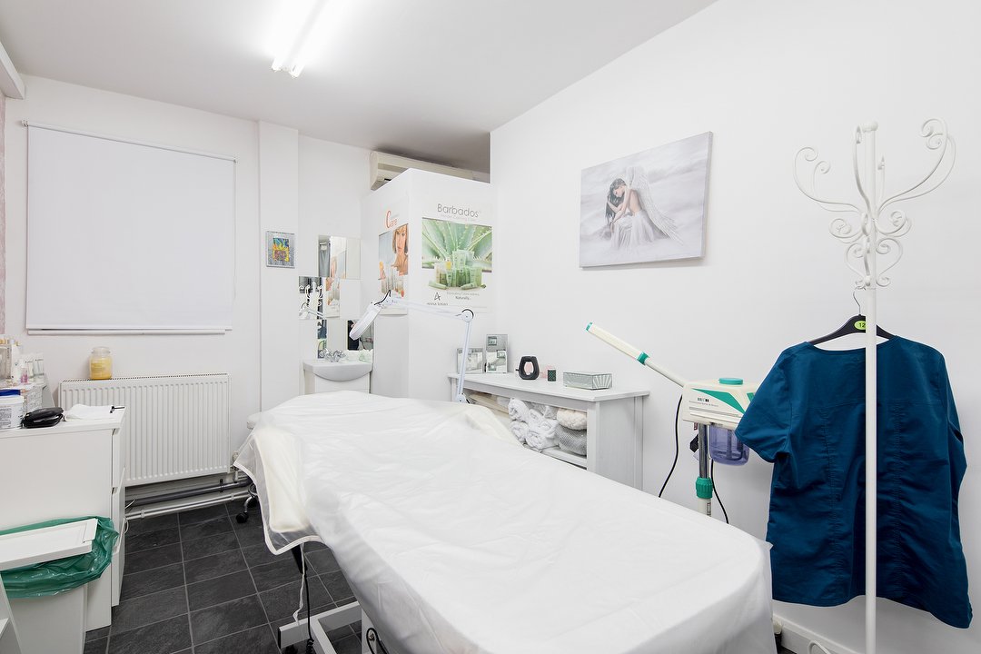 Scandal Beauty Salon, Maryland, London