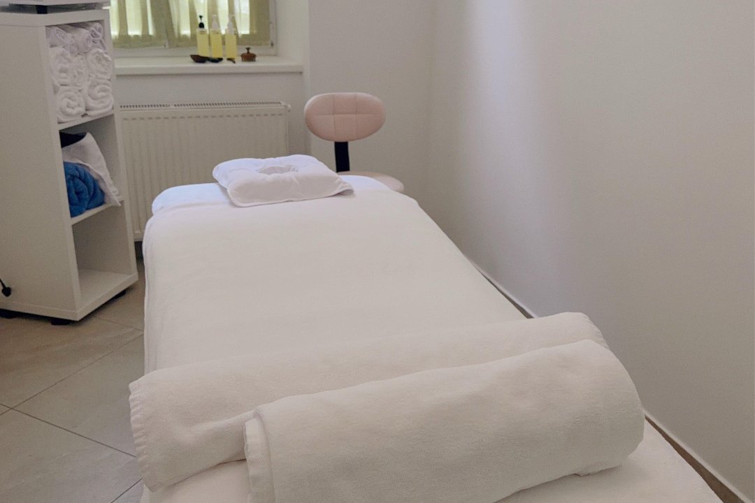 Ujii Massage Beauty Schmerzbehandlung, Weinhaus, Wien