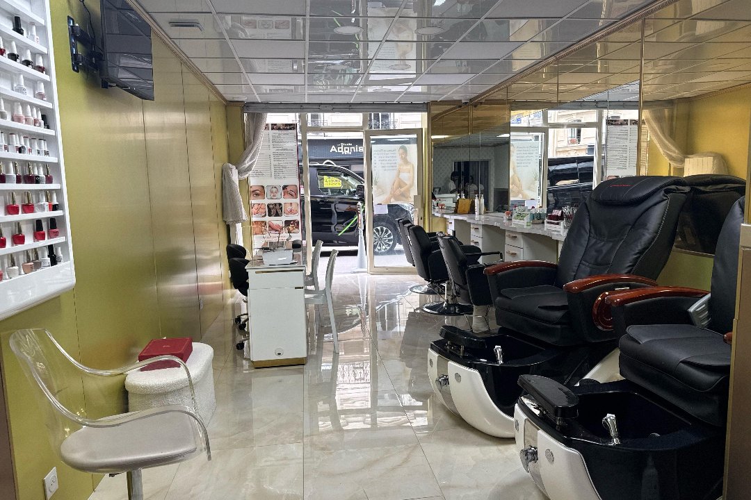 Naturals Esthetique, Rue de Maubeuge, Paris