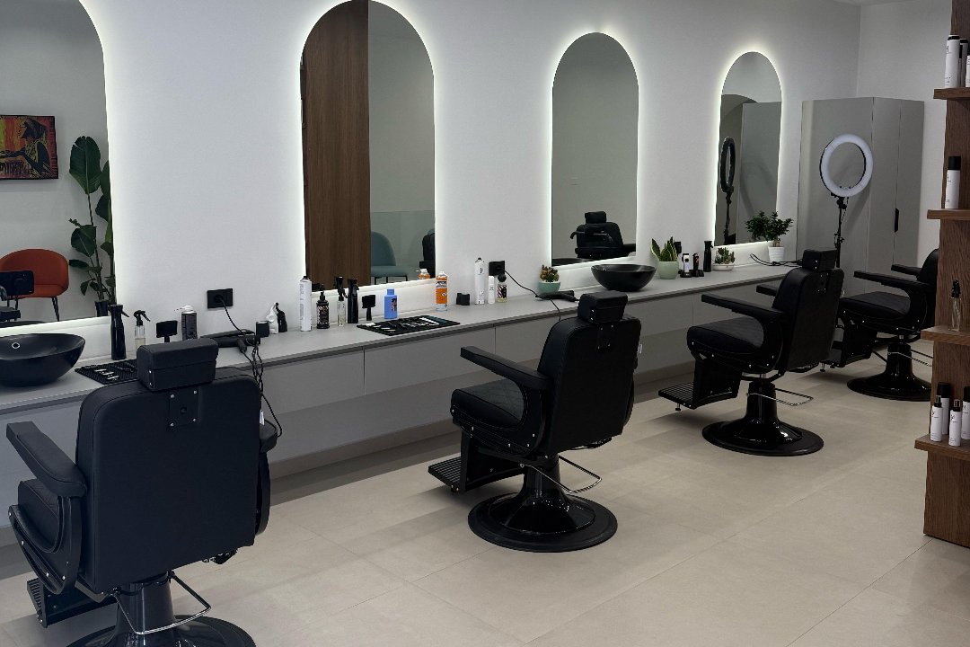 Mazzola Barber, Municipalità 4, Napoli