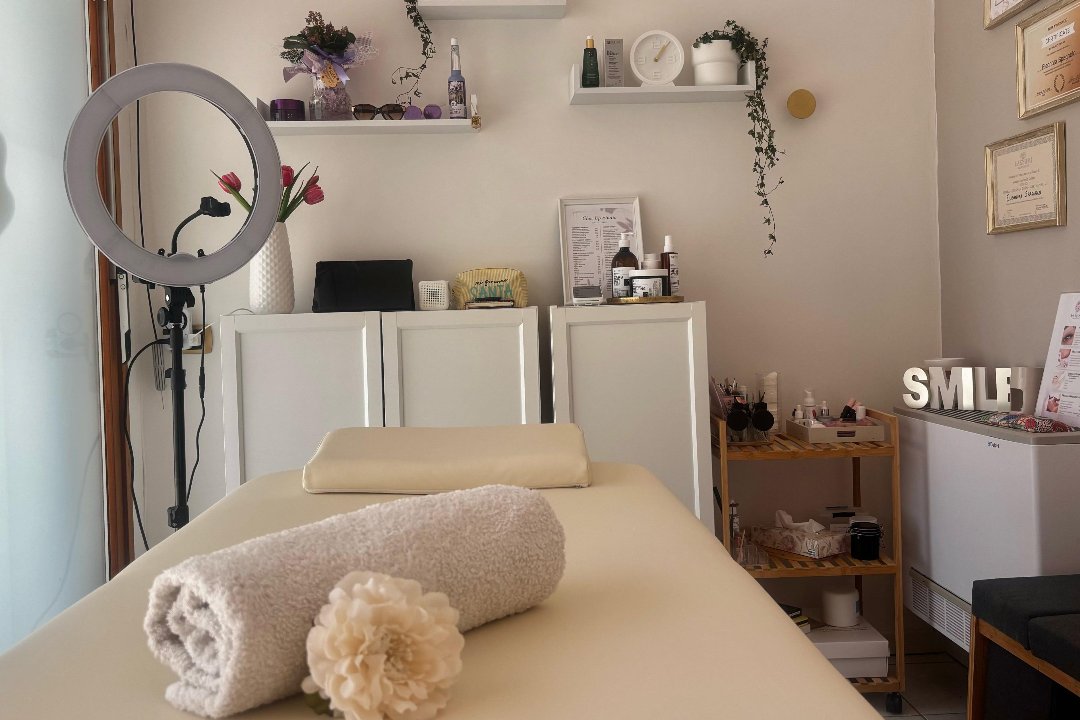 Glow Up Studio | Estetica & Laminazione Numana, Numana, Marche