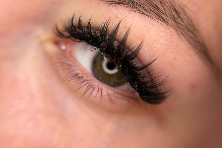 Karen Vega Trainer & Lash Maker - Sourcils & cils Genova - Photo de galerie - OneBooking