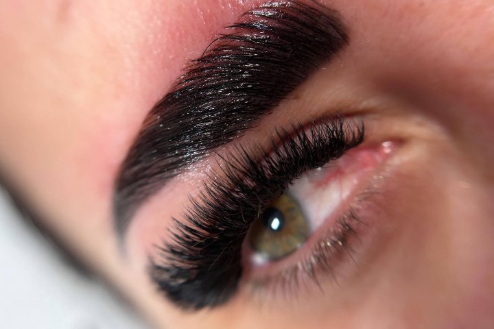Karen Vega Trainer & Lash Maker - Sourcils & cils Genova - Photo de galerie - OneBooking
