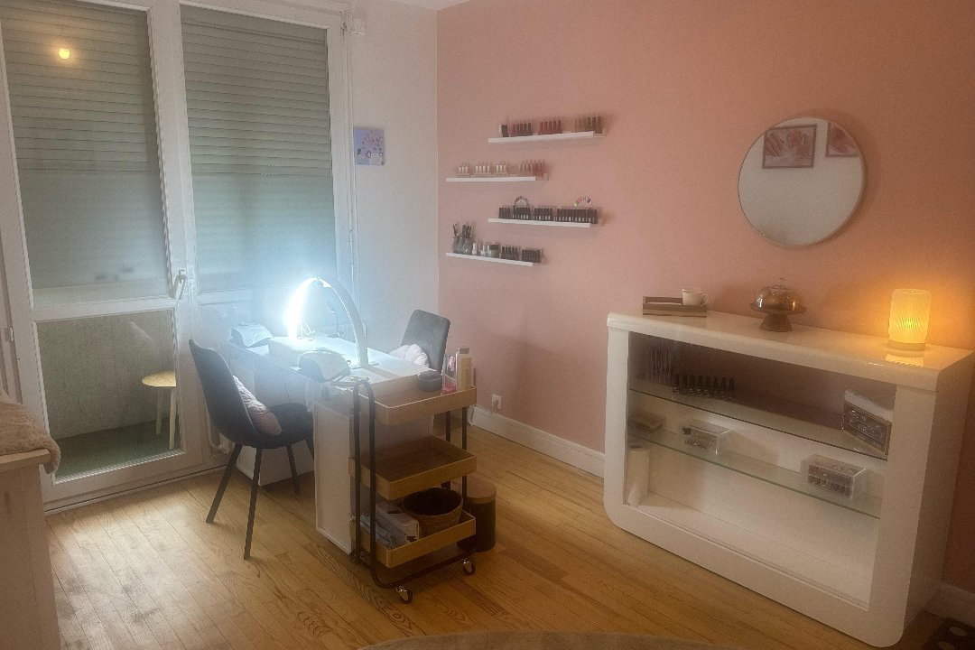 laila nail studio, Saint-Saens-La Petite Berarde, Saint-Etienne