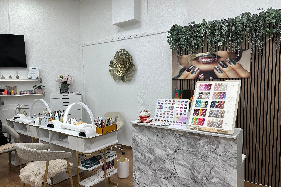 Milk n' Tea & Luxury Nails, Lindau, Bayerische Alpen