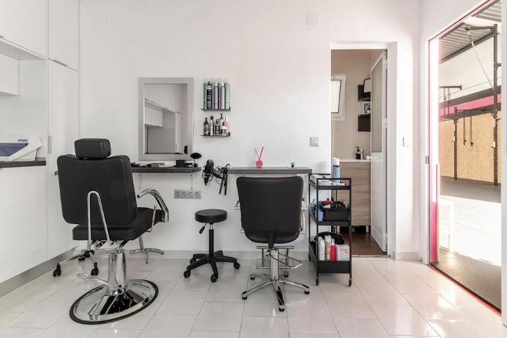 Viltrum Salón - Barbier Cruz de Humilladero - Photo de galerie - OneBooking