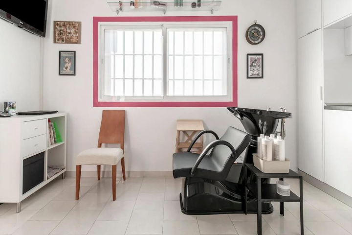 Viltrum Salón - Barbier Cruz de Humilladero - Photo de galerie - OneBooking