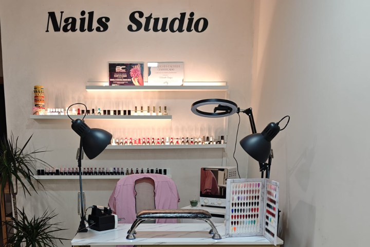 Michelle Estética y Belleza - Sabadell - Onglerie Dentro de la peluquería Quezia - Photo de galerie - OneBooking