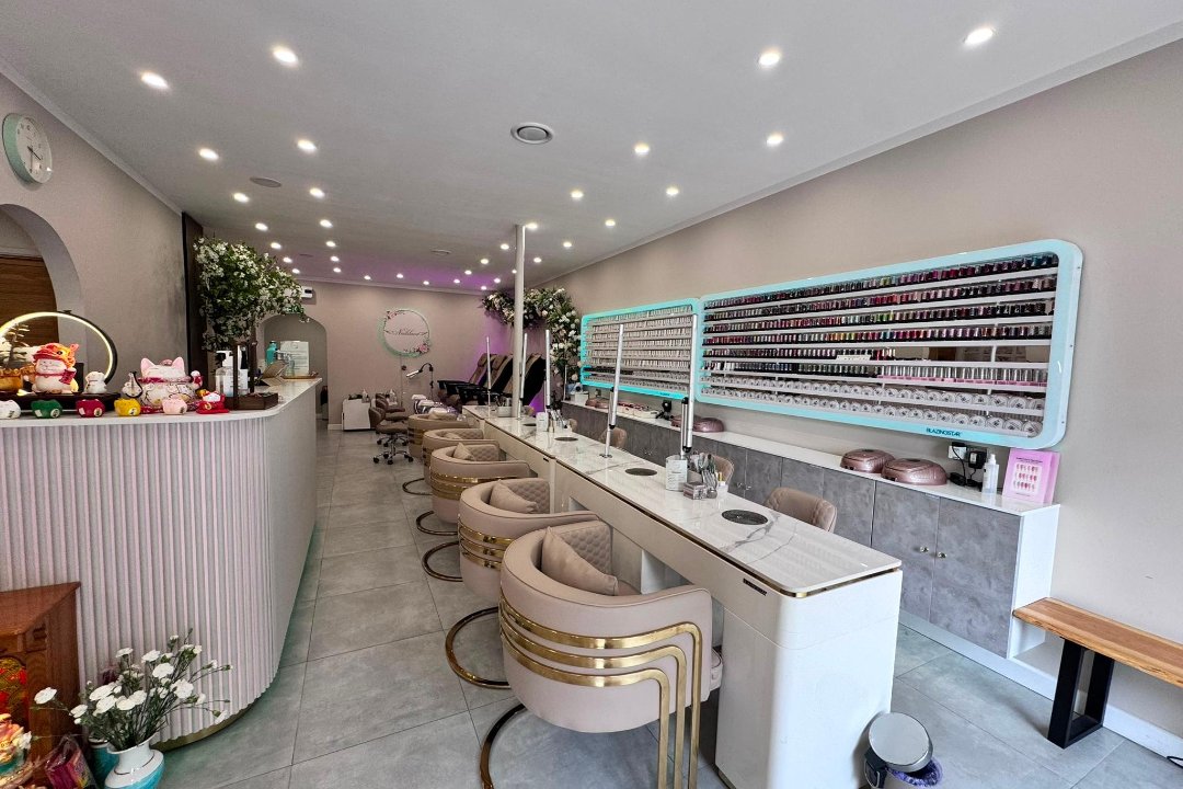 Nailslaza, Woodford, London
