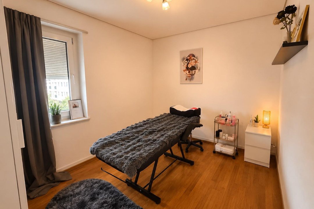 Rishasbeautyhouse, Männedorf
