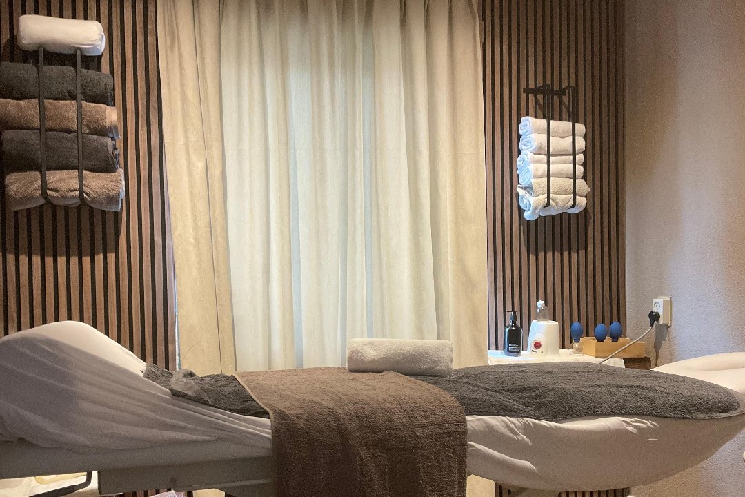 Massage/cupping praktijk Peter van Berkel, Industrieweg, Noord-Brabant