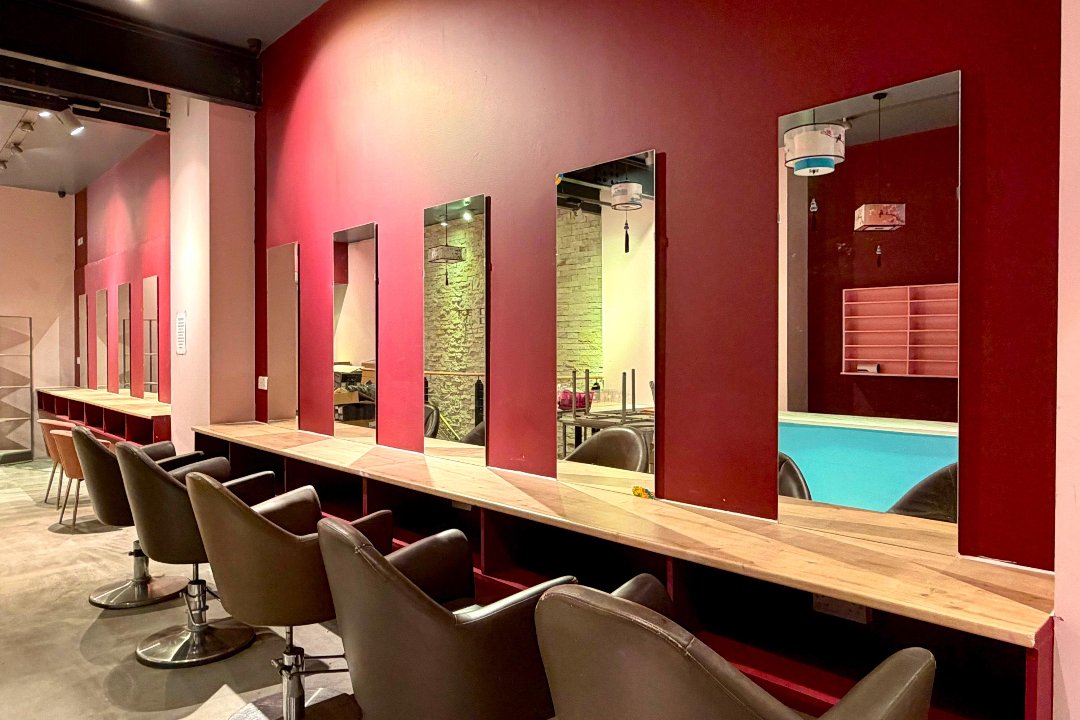 Luna Beauty Parlour, Kensington Arcade, London