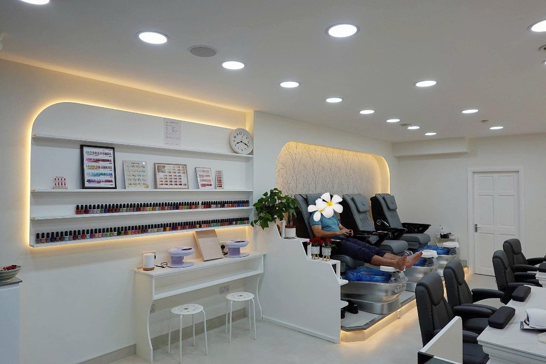 Nailé, Trafalgar Road, London