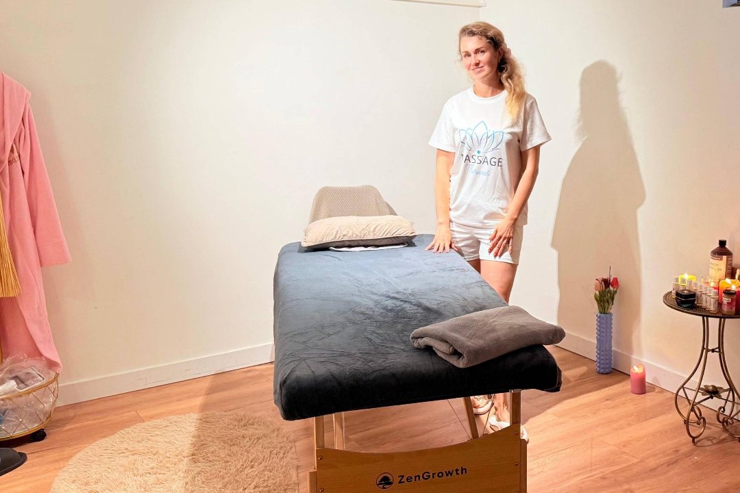 Olena S.Massages, Dorpsweg, Rotterdam