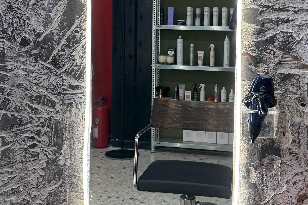 Black Box Hair Bar, Εξάρχεια, Αθήνα