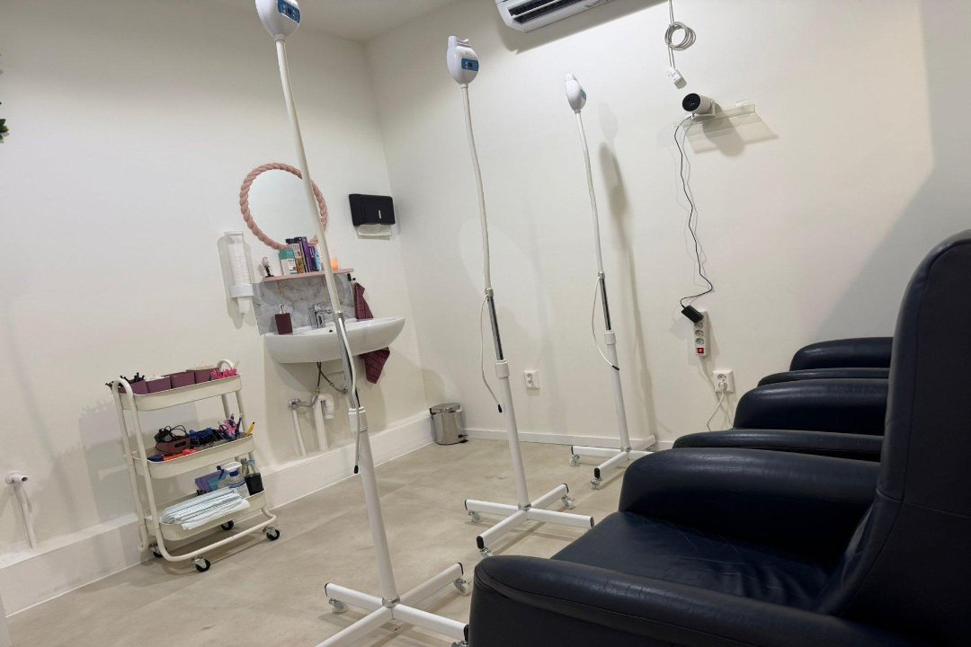 RR Glow Clinique, Broersveld, Zuid-Holland