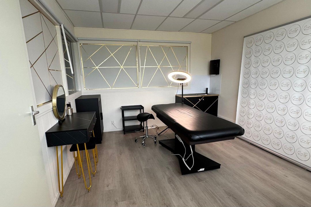 CreaTiff Beauty, Markerkant, Almere