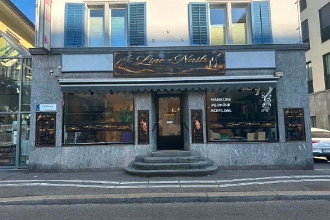 Line Nails, Uster