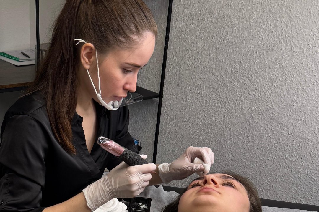 Viktoriia Alkhovska Permanent Make-up/tattoo, Forum Cinemas, Vilnius