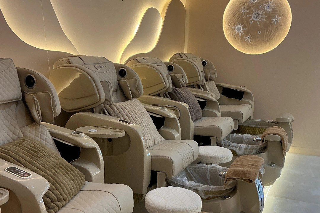 Lumi Nail Spa, Earls Court Square, London