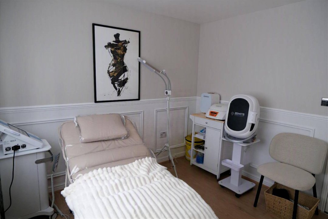 Lade Aesthetics, Chafford Hundred Station, Essex