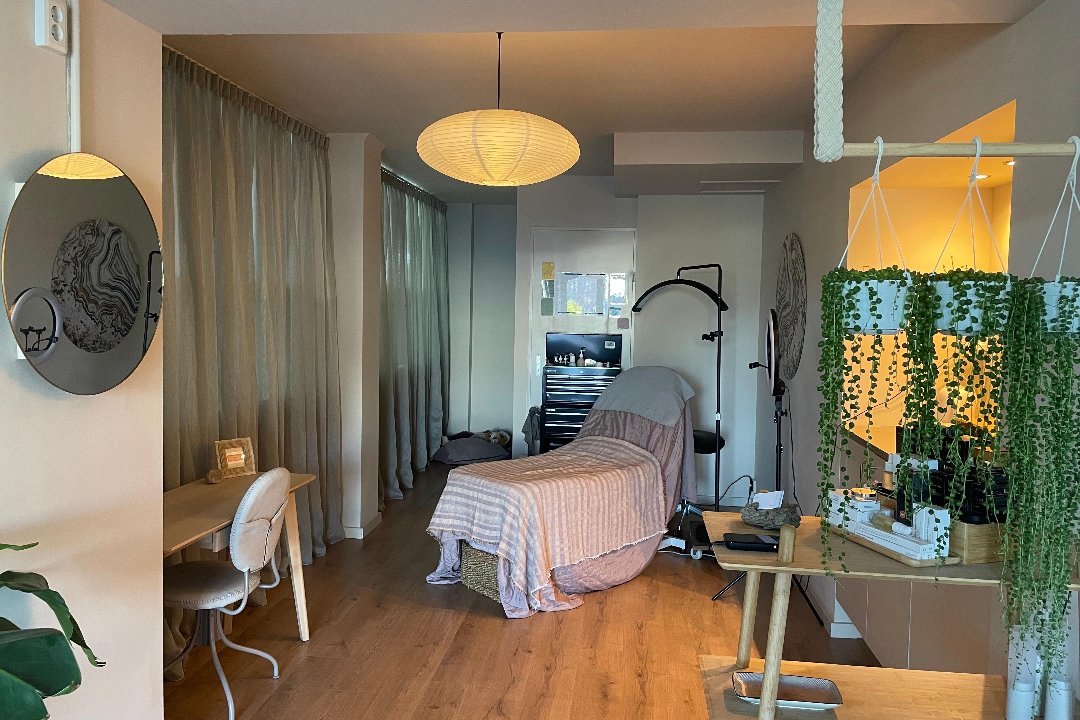 Eyebrow Guru, Spaarndammer- en Zeeheldenbuurt, Amsterdam