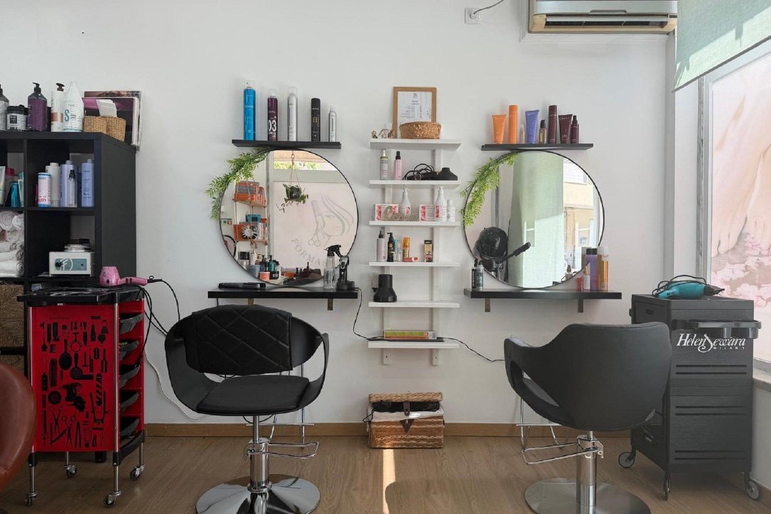 Dina Sousa Hair, Amora