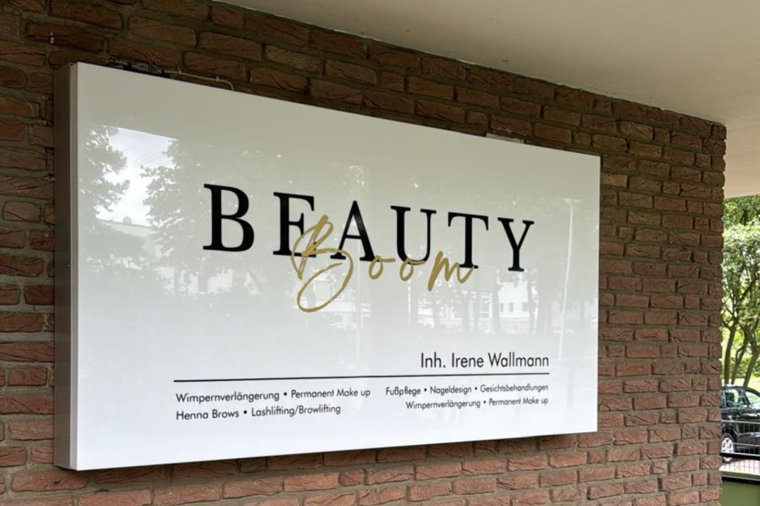 Lashartist bei Beauty Boom Espelkamp, Espelkamp, Nordrhein-Westfalen