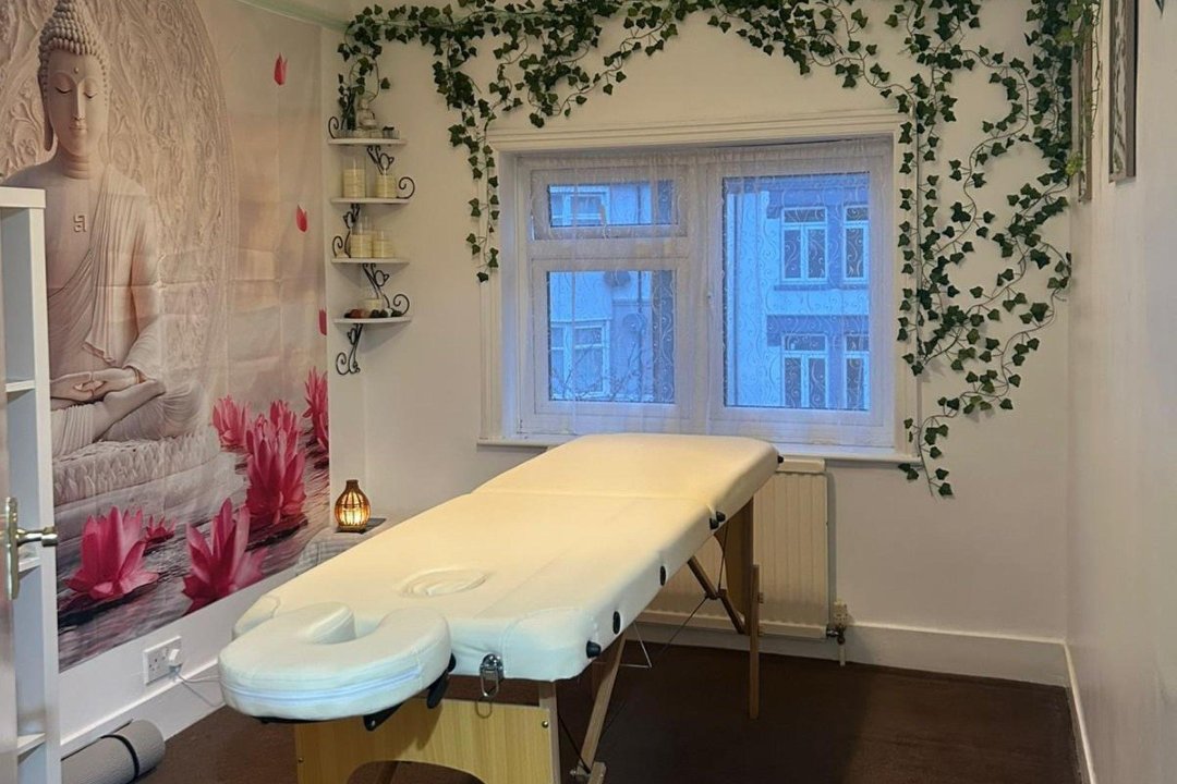 Abhyanga Massage - Women Only, Norbury, London