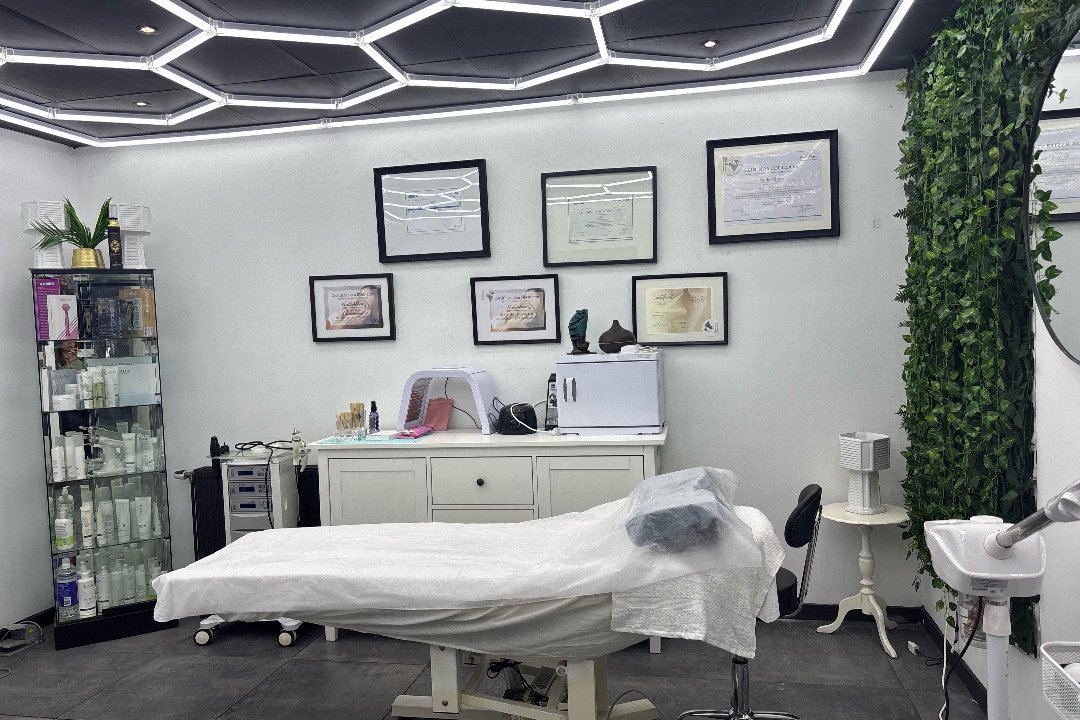 Neda beauty, Parkweg metro, Zuid-Holland