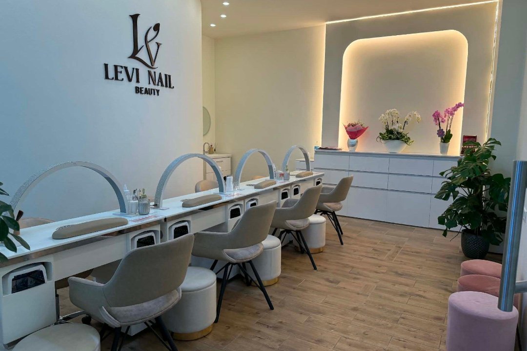 Levi Nails, Leopoldstraße, München