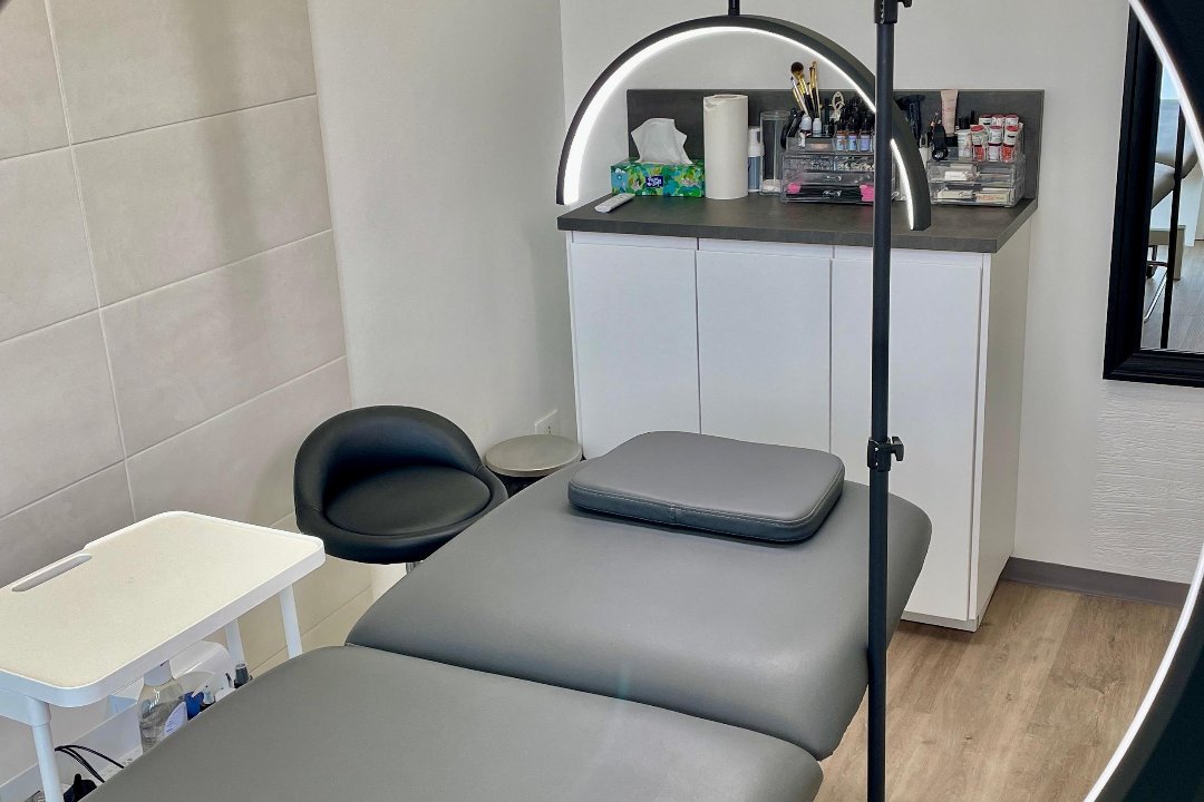 Annadermolab - Trucco Permanente, Corso Cosenza, Torino