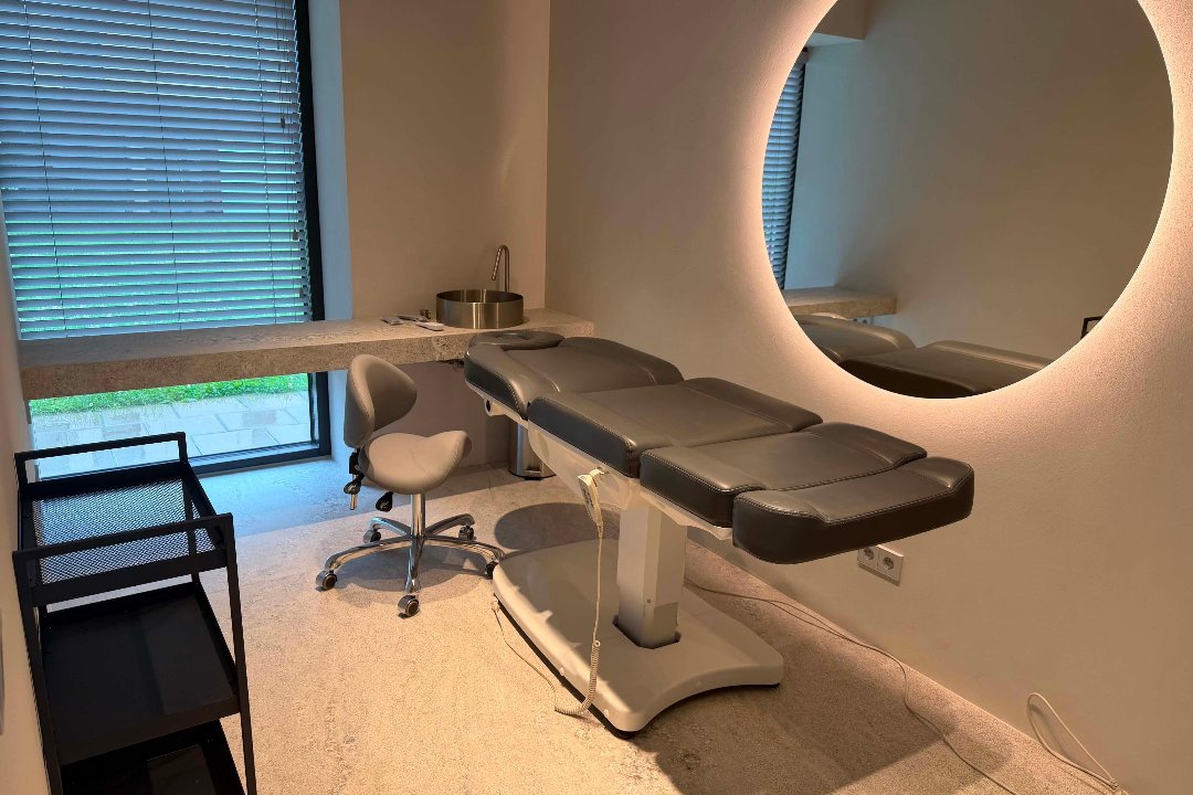 Pielike Brows (MITA grožio namai), PC Europa, Vilnius