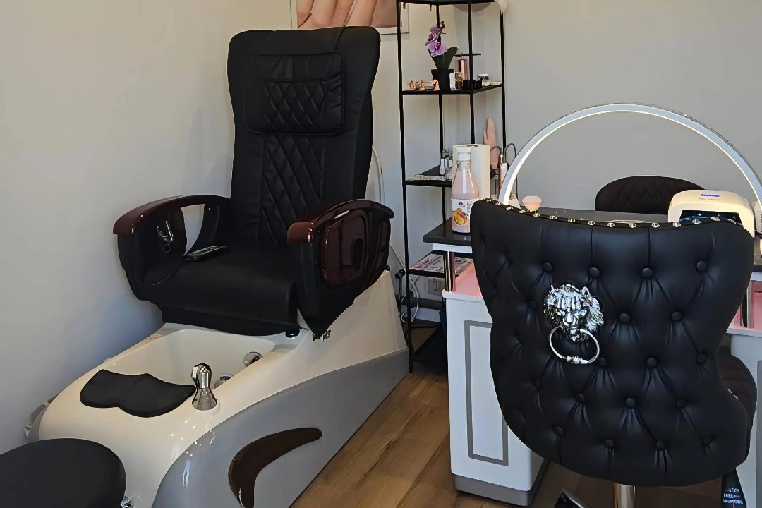 Jannie Nails Almere Buiten, Regenboogbuurt, Almere