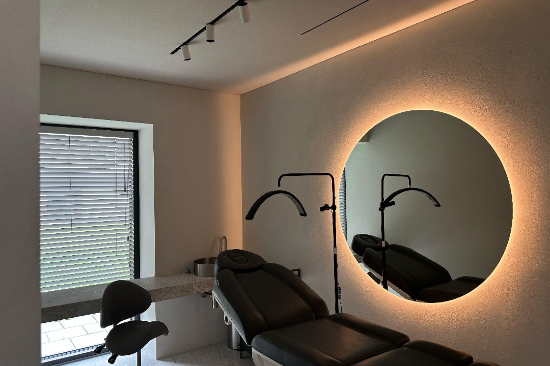 Pielike Brows (MITA grožio namai), PC Europa, Vilnius