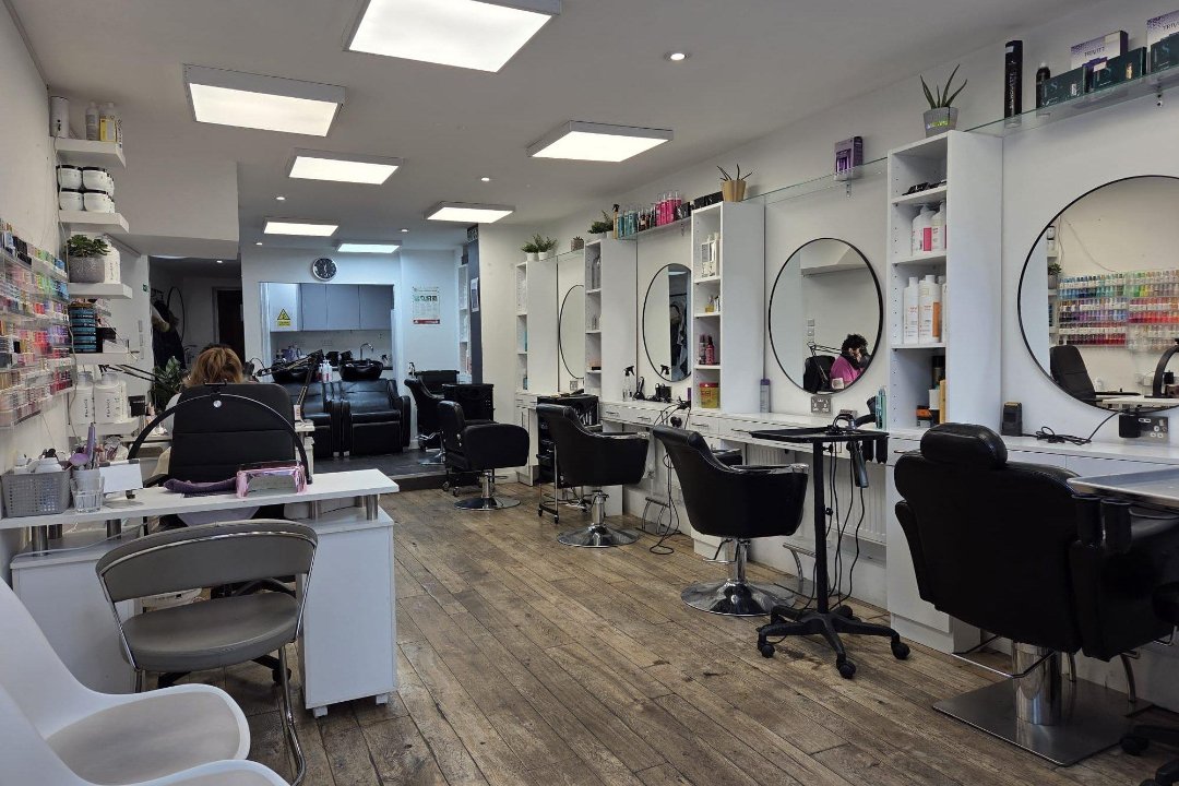 Marcelo Hairstylist A&G Salon, Elephant and Castle Shopping Centre, London
