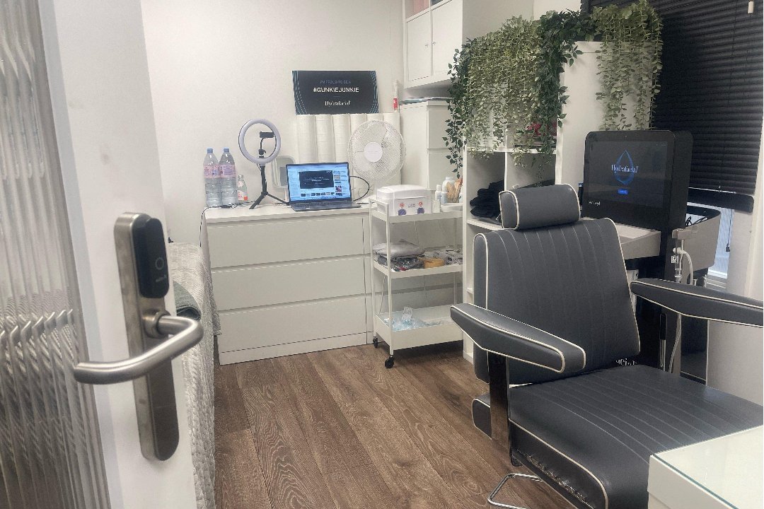 Illaf Beauty Bar - Great Eastern Street (Females Only), Great Eastern Street, London