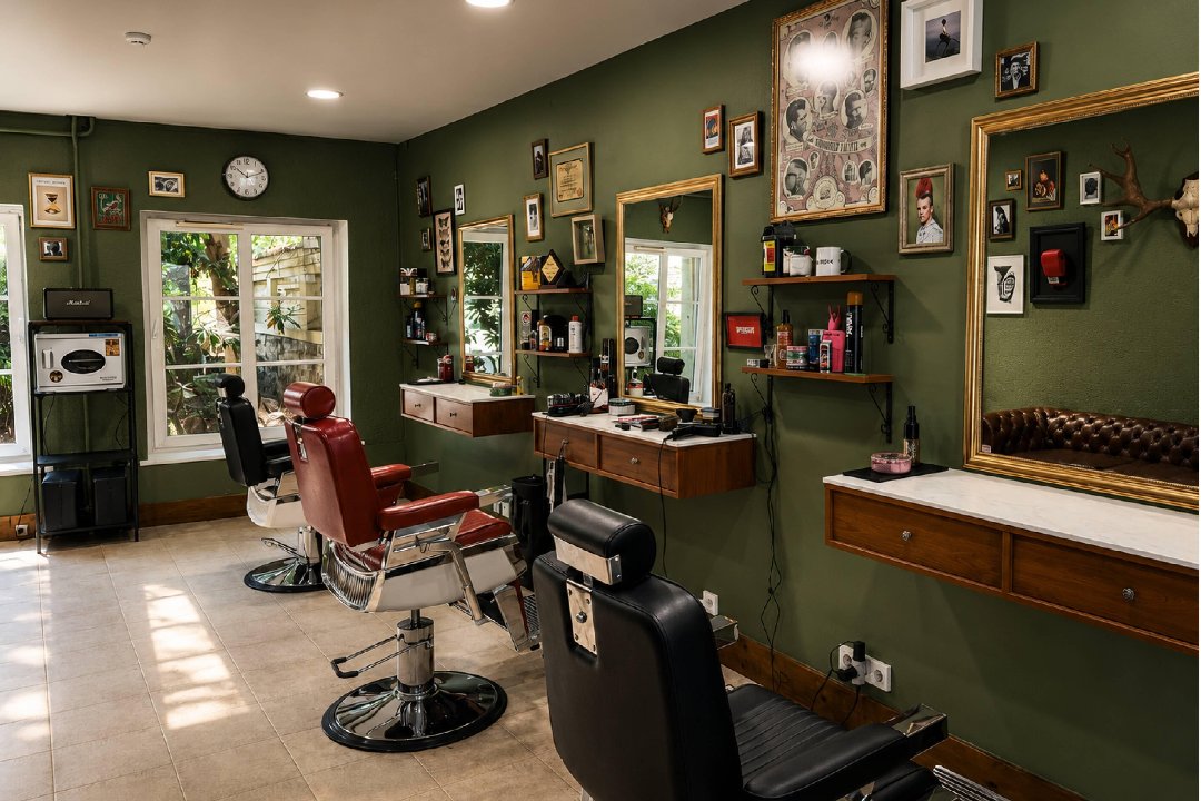 APAUGĘS BARBERSHOP, Stotis, Vilnius